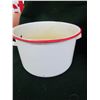 Image 4 : Enamel wear white/red kitchen items - 3 pots, 1 with no lid