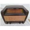 Image 3 : Antique Radio - Top is worn