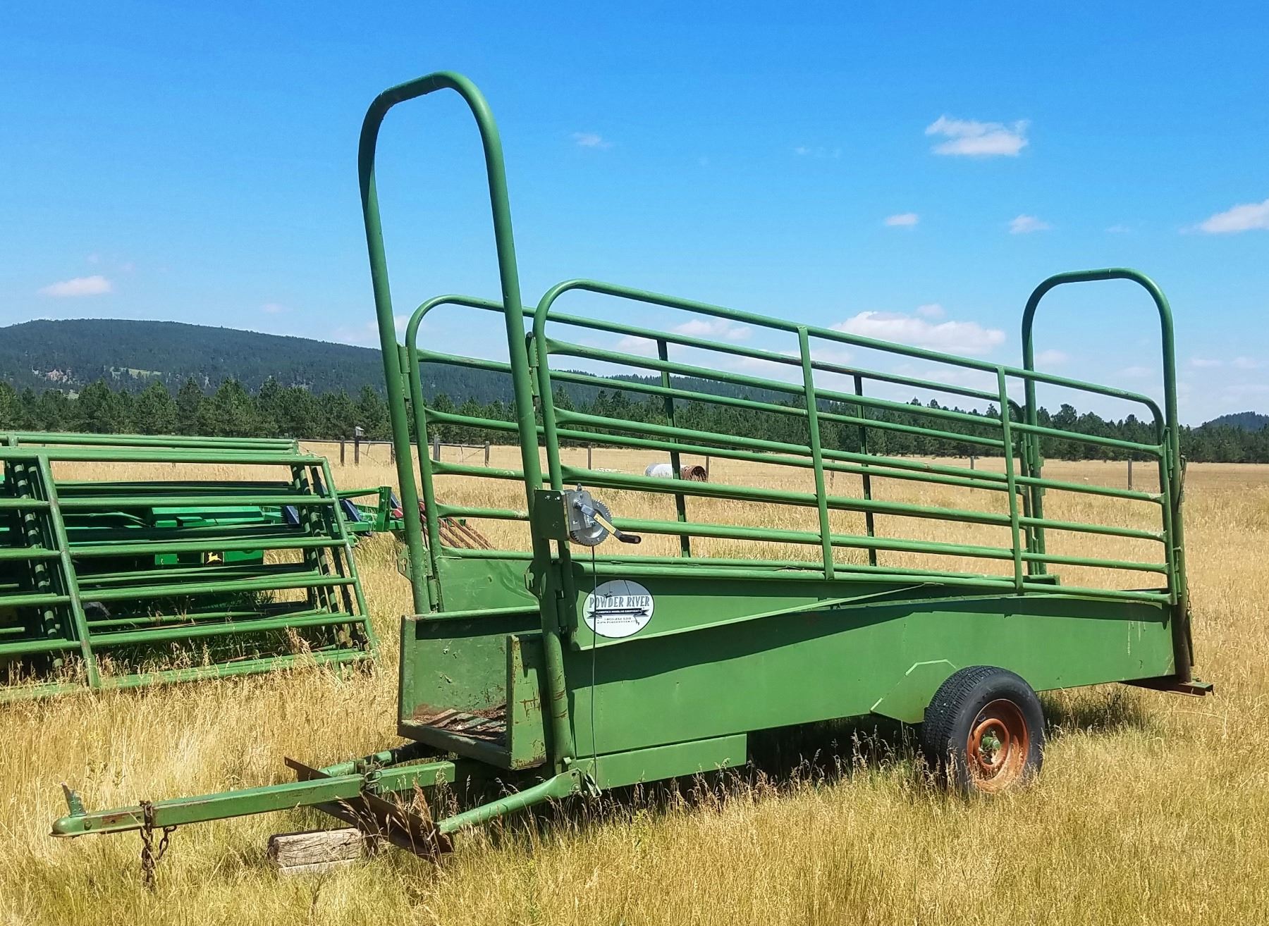 Powder River portable loading chute, 12’, cable hoist