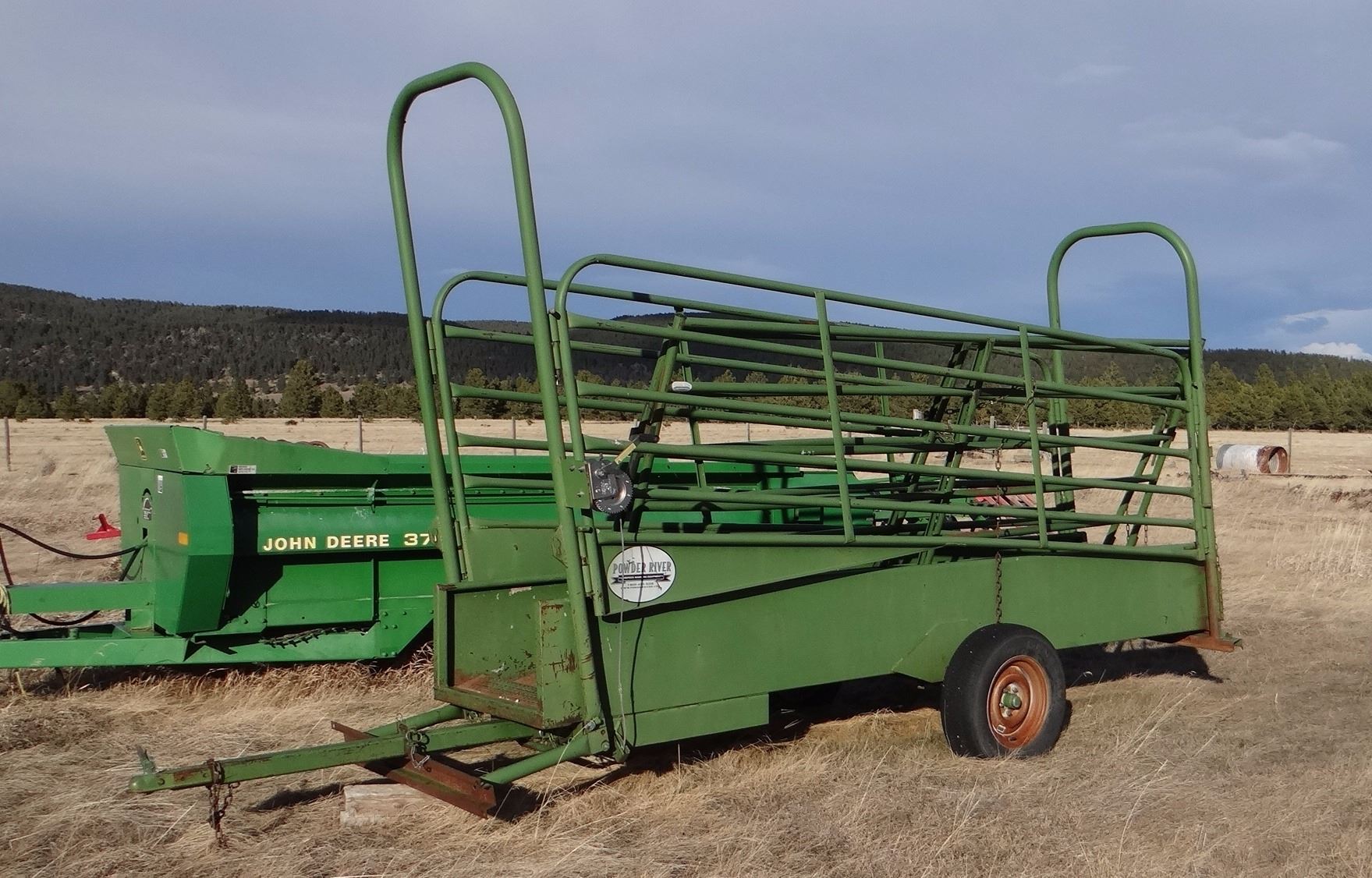 Powder River portable loading chute, 12’, cable hoist