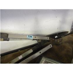 2 HAND PRUNERS