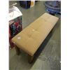 Image 1 : TUFFTED HALL BENCH