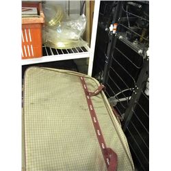 APPROX 4 CEILING LIGHTS/2 LUGGAGE