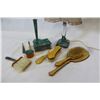 Image 2 : BLUE MARBELIZED BAKELITE DRESSER SET WITH MATCHING LAMP