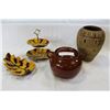 Image 2 : BEAN CROCK VASE AND TWO BLUE MOUNTAIN POTTERY SERVING DISHES