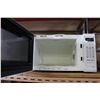 Image 2 : WHITE PANASONIC MICROWAVE