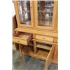 Image 2 : 2 PIECE CHINA CABINET AND HUTCH