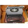 Image 2 : VINTAGE UNDERWOOD TYPEWRITER