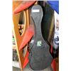 Image 1 : VINTAGE GUITAR CASE