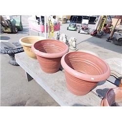 LARGE PLANT POTS - 3 TTL
