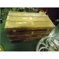 VINTAGE STEAMER TRUNK