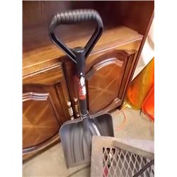 TELESCOPING SNOW SHOVEL - PS