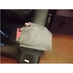 LADIES JEANS - NEW - 2 PR TTL