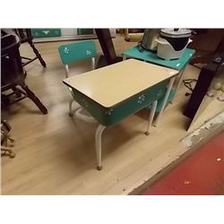 RETRO CHILD'S SCHOOL DESK