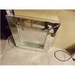 BOX MIRROR