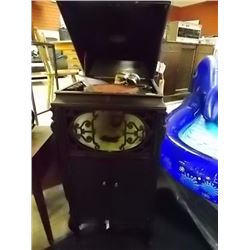 VINTAGE BRUNSWICK GRAMAPHONE