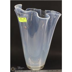 RUFFLED EDGE GLASS VASE
