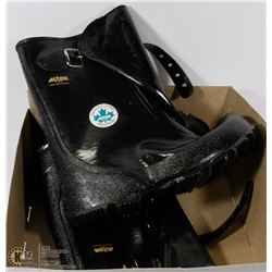 SNUG IT RUBBER BOOTS SIZE 9