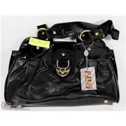 BLACK PATENT SHOULDER BAG