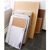 Image 1 : RM8-LARGE LOT OF WHITE BOARDS AND CORK BOARDS.