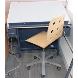 RM8-LIGHT TABLE AND CHAIR.