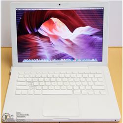 DESIGN POD-APPLE MACBOOK WITH OSX MAVERICKS WITH A