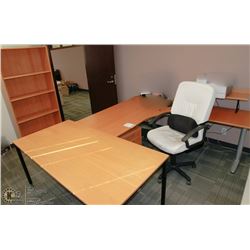 RM17-DESK, EXECUTIVE CHAIR, DRAWERS ON CASTERS