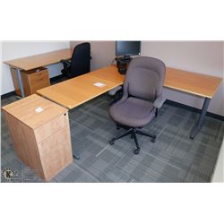 RM18-DESK, 2 SETS OF DRAWERS (ONE ON CASTERS) ,