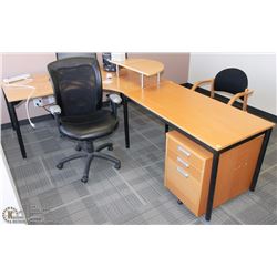 RM27-DESK, DRAWERS ON CASTERS, EXECUTIVE