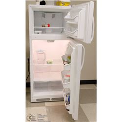 FRIDGIDAIRE REFRIGERATOR/FREEZER COMBO