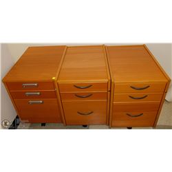 ART-SET OF 3 DRAWERS ON CASTERS