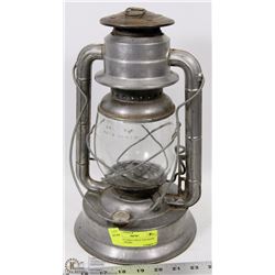 VINTAGE LARGE DIETZ USA MADE BARN LANTERN