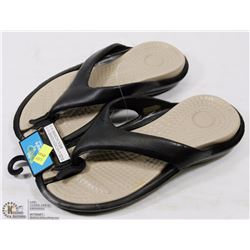 PAIR OF GEKKOS SANDALS SIZE MEN 8/9 WOMEN 10/11