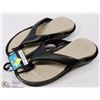 Image 1 : PAIR OF GEKKOS SANDALS SIZE MEN 8/9 WOMEN 10/11