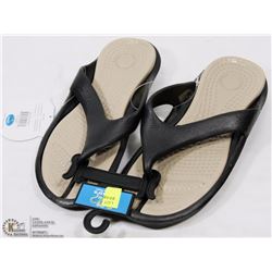 PAIR OF GEKKOS SANDALS SIZE MEN 8/9 WOMEN 10/11