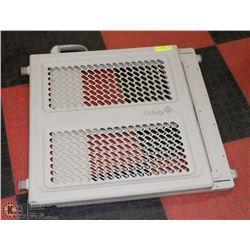 SAFETY FIRST BABY GATE