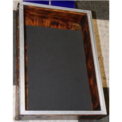 LOCKABLE DISPLAY CASE 14"X21"