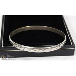VINTAGE ESTATE STERLING SILVER BANGLE