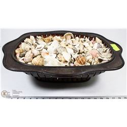 LOT OF HUNDREDS OF SEASHELLS PENDANTS