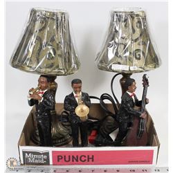 SMALL FLAT OF DECORATIVE ITEMS