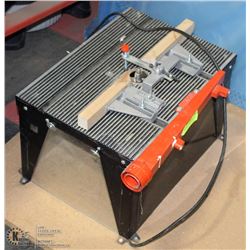 31) ROUTER TABLE W/ ROUTER