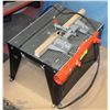 Image 1 : 31) ROUTER TABLE W/ ROUTER