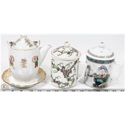 ZHONGGUO ZHIZAO CHINESE VASES WITH LIDS