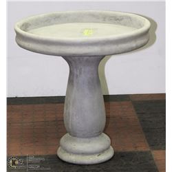 CONCRETE BIRDBATH 15"X15'