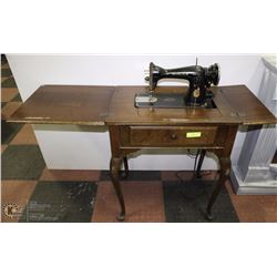 VINTAGE SINGER BLACK & GOLD SEWING MACHINE W/