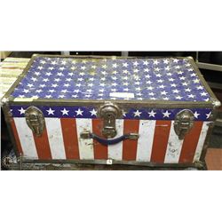 AMERICAN FLAG VINTAGE TRUNK