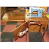 Image 1 : DOMESTIC SEWING MACHINE WITH ACCESSORY BOX AND