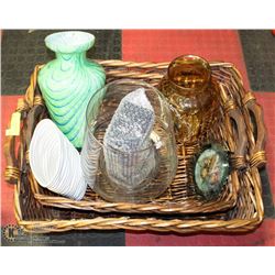 2 WICKER BASKETS W/ DECORATIVE VASES & CHERUB 3D