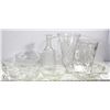 Image 1 : BOX OF ASST CRYSTAL & GLASS BOWLS AND VASES