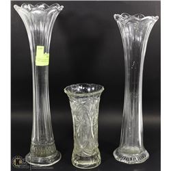 LARGE GLASS VASE, PRINT BASE TALL GLASS VASE AND
